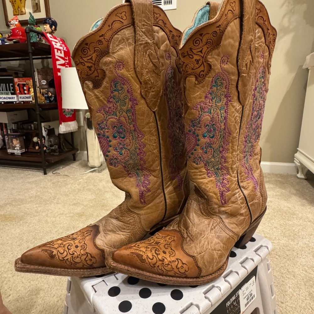 Women’s Corral Vintage Pointed Toe Boots - Size 8